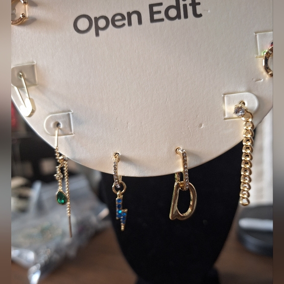 Nordstrom Open Edit earrings gift set letter D - Picture 2 of 6